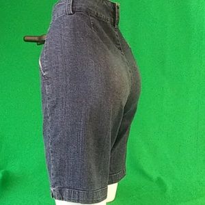 Gloria Vanderbilt jean shorts. Size 10.